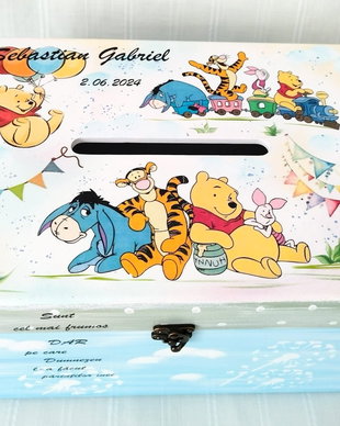 Cutie de dar pentru botez cu Pooh și prietenii săi