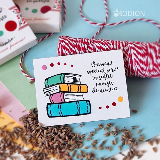 Martisor carti cu magnet pictat manual cu mesaj