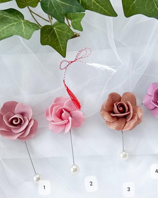 Pin-uri martisor: Trandafiri