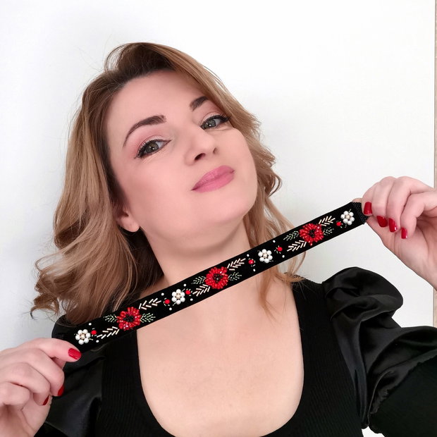 Zgărdan cu maci și margarete  Grădina Tradiției