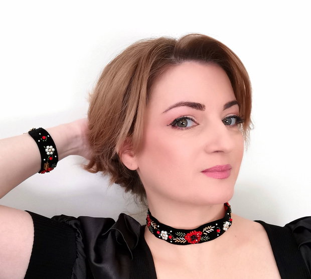 Zgărdan cu maci și margarete  Grădina Tradiției