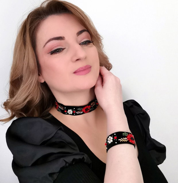 Zgărdan cu maci și margarete  Grădina Tradiției