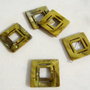 (2 buc) Margele mari in forma de romb perforat si vopsit din sidef aprox 38-38.5.5x38x3