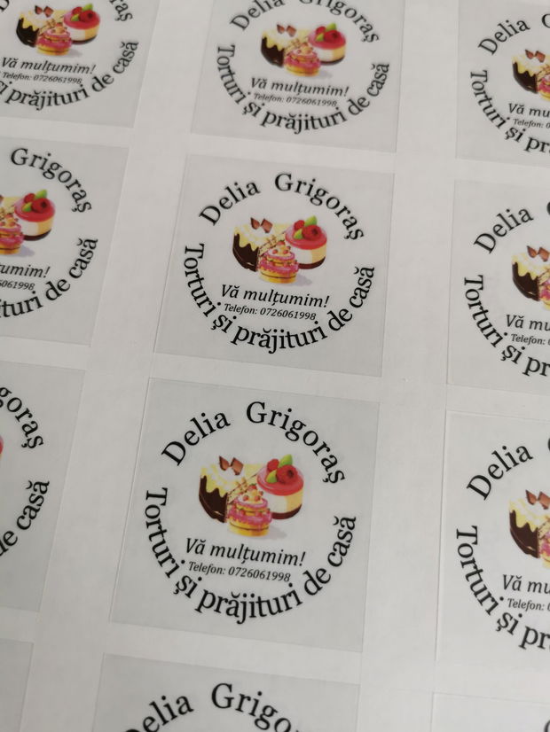 Etichete autoadezive transparente personalizate