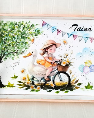 Tavita de mot cu fetita pe bicicletă și rățușcă