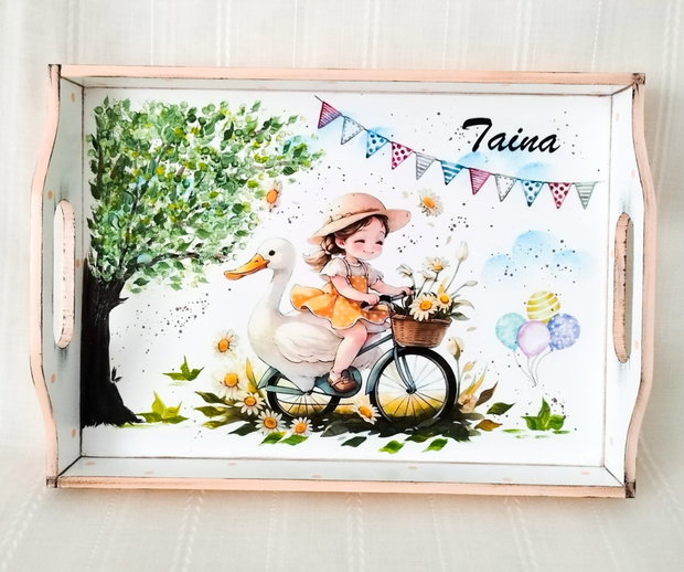 Tavita de mot cu fetita pe bicicletă și rățușcă