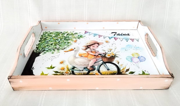 Tavita de mot cu fetita pe bicicletă și rățușcă