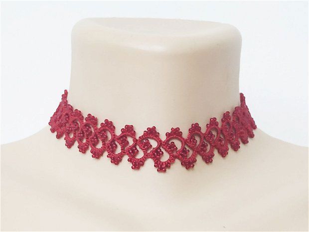 Choker rosu din dantela frivolite, choker dantela rosie, colier rosu la baza gatului, choker dantela suveicuta