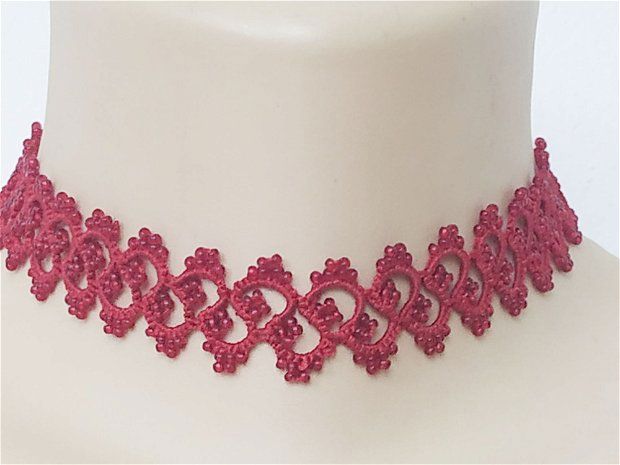 Choker rosu din dantela frivolite, choker dantela rosie, colier rosu la baza gatului, choker dantela suveicuta