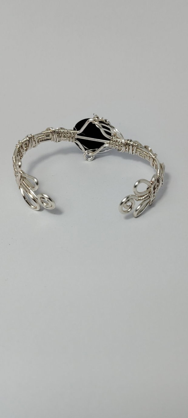 Bratara unicat, bratara argintata, bratara cu jad si safir.