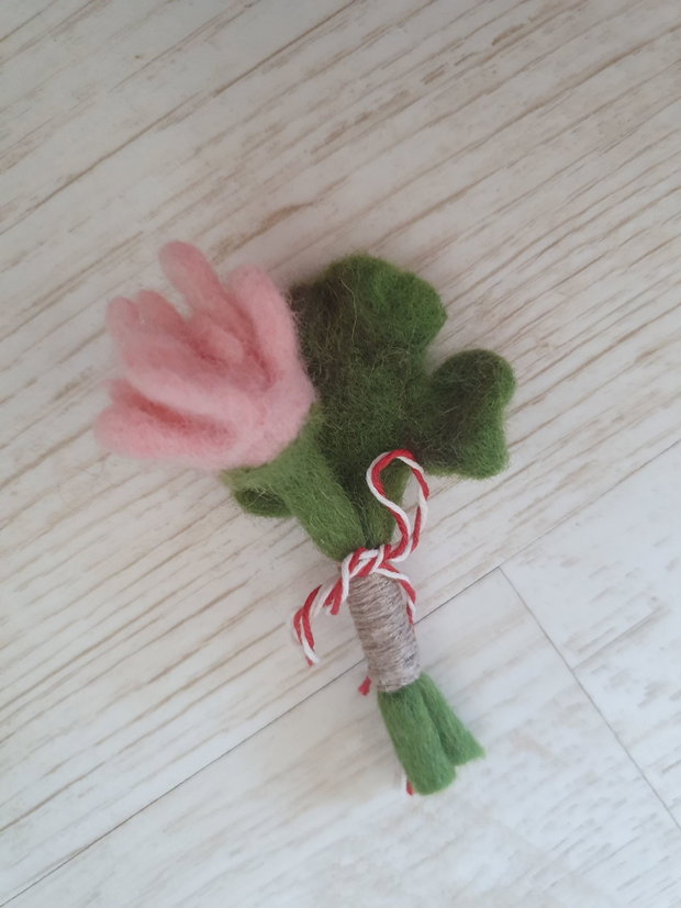 Brosa martisor trifoi