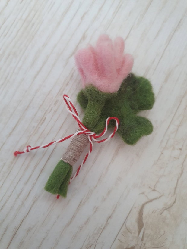Brosa martisor trifoi