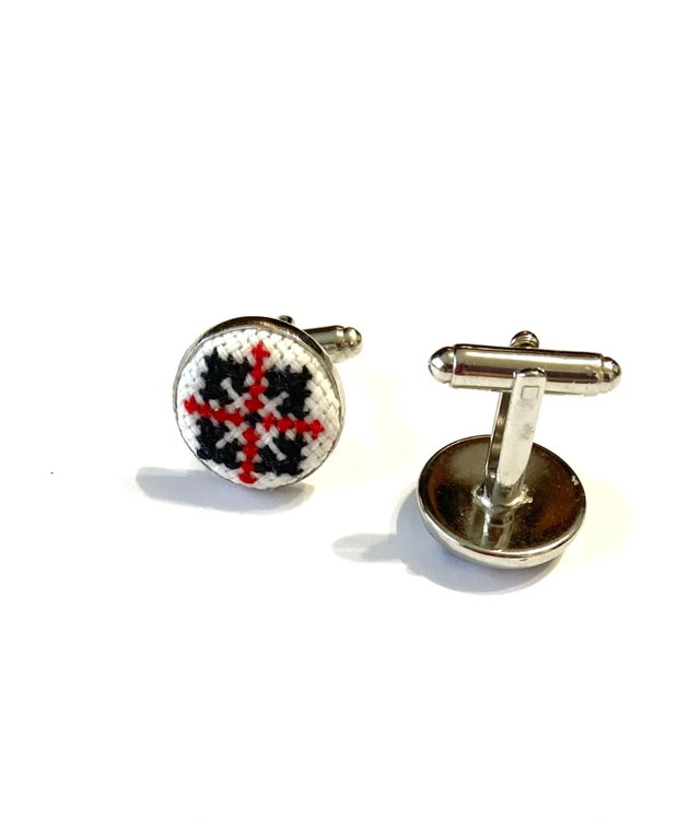 Butoni cu broderie manuala
