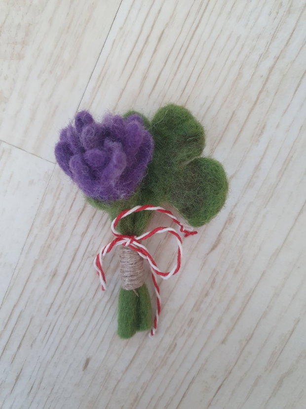 Brosa martisor trifoi