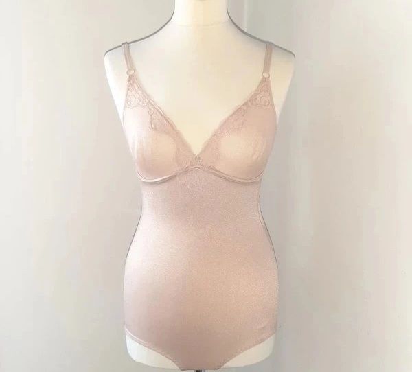 Vintage body bej cu dantela