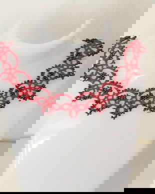 Colier rosu cu gri, la baza gatului din dantela frivolite, colier dantela rosie, bijuterii unicat, bijuterii tatting