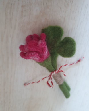 Brosa martisor trifoi