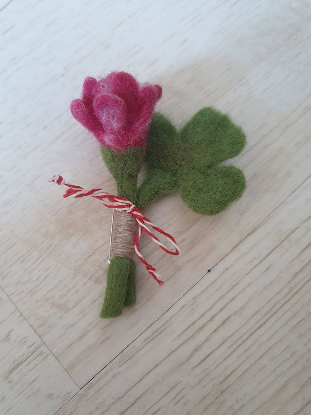 Brosa martisor trifoi