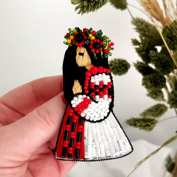 Broșa- Romancuța Ramona