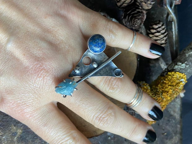 Inel reglabil, supradimensionat si asimetric din argint 925, lapis lazuli si acvamarin brut