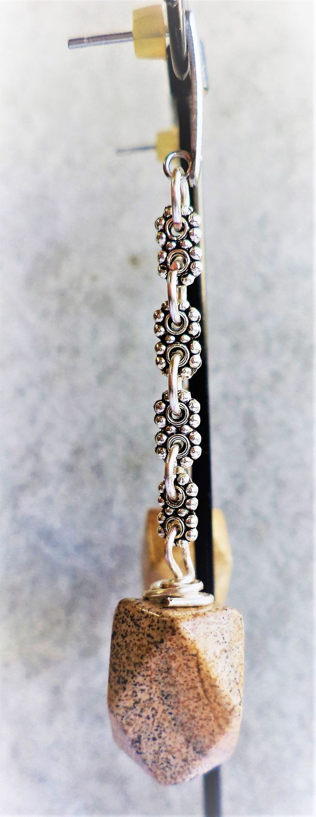 Cercei handmade din sarma,distantiere aliaj tibetan si jasp leopard