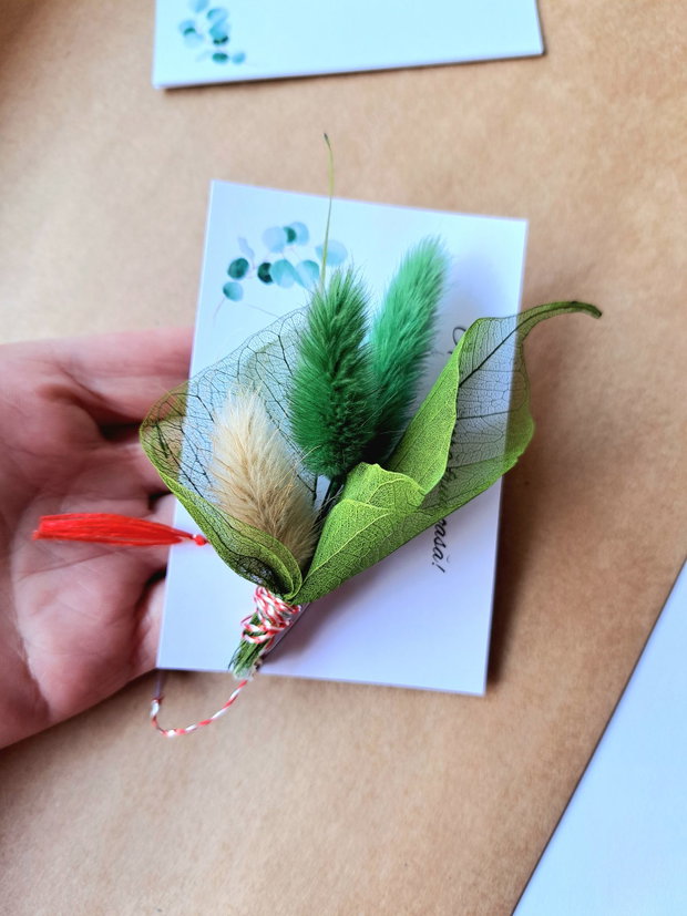 Mărțișoare tip Broșă, flori naturale uscate și stabilizate, Lagurus și Frunze de voal,Verde