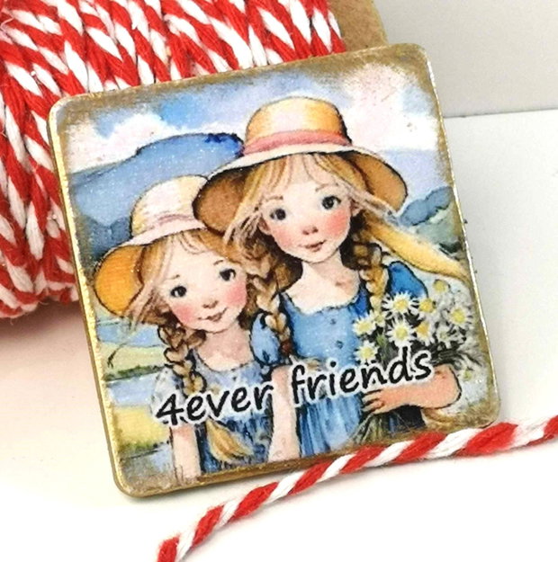 Martisor personalizat pentru prietena