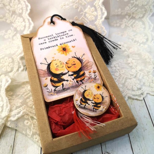 Set cadou pentru invatatoare/educatoare semn de carte si martisor