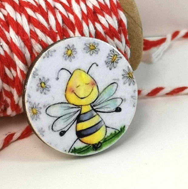 Martisor cu albinuta