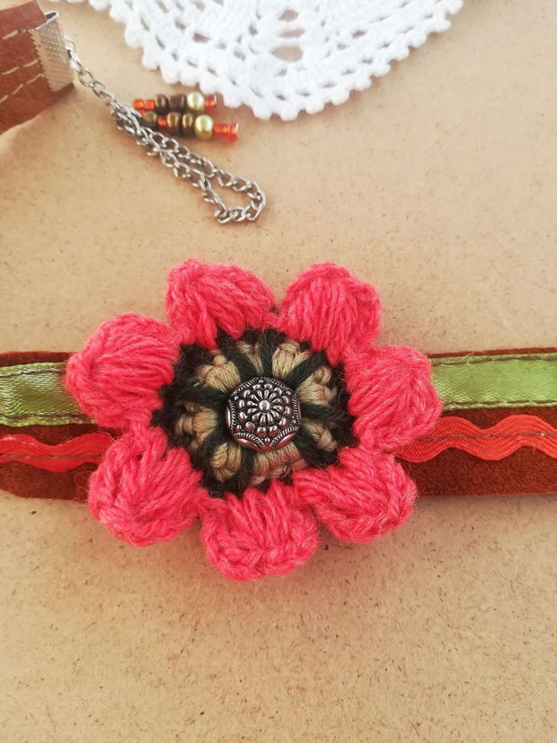chocker piele si floare crosetata portocaliu verde