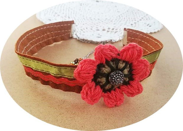 chocker piele si floare crosetata portocaliu verde