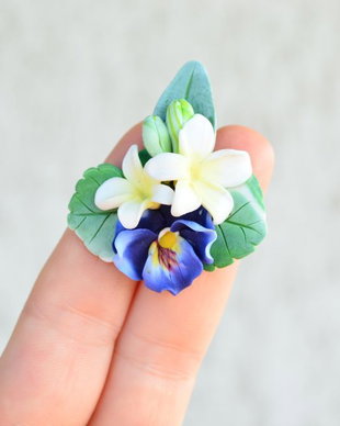 Zambile albe si panseluta- Brosa Martisor