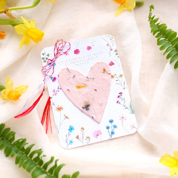 Martisor hartie plantabila - inima cu seminte si petale de flori