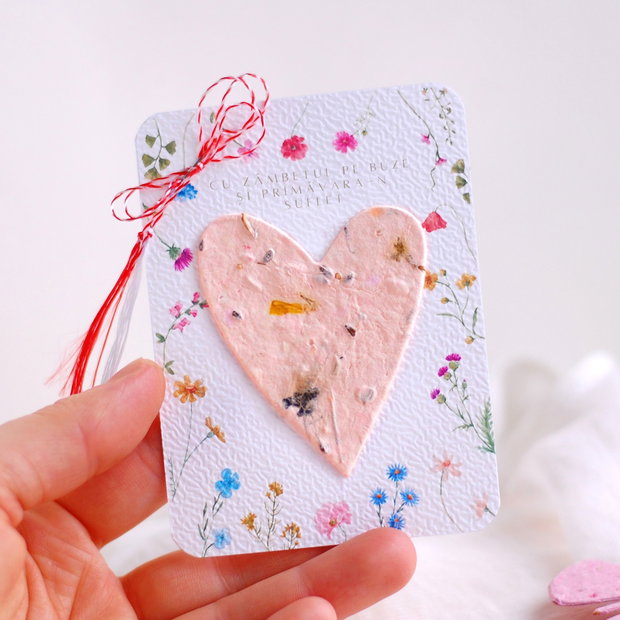Martisor hartie plantabila - inima cu seminte si petale de flori
