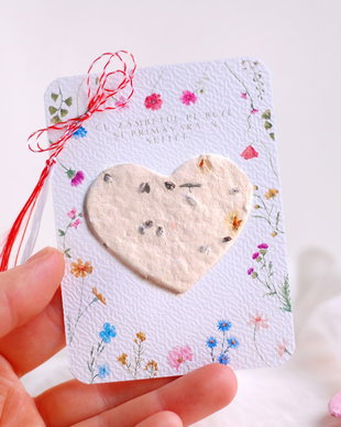 Martisor hartie plantabila - inima medie cu seminte si petale de flori