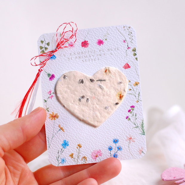 Martisor hartie plantabila - inima medie cu seminte si petale de flori