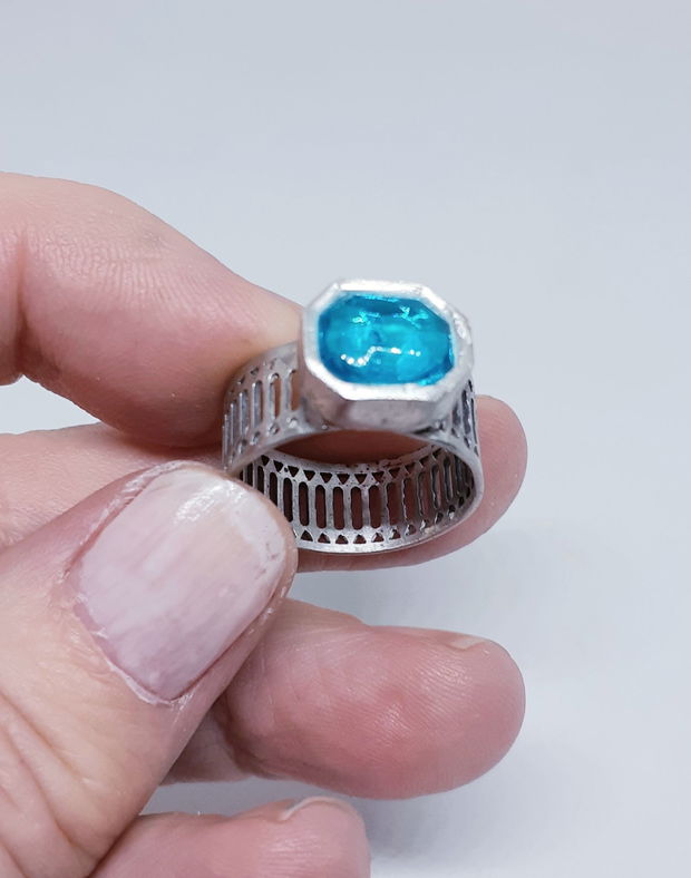 Inel unicat din argint, cu banda gratar si cubic zirconia dreptunghiular turcoaz