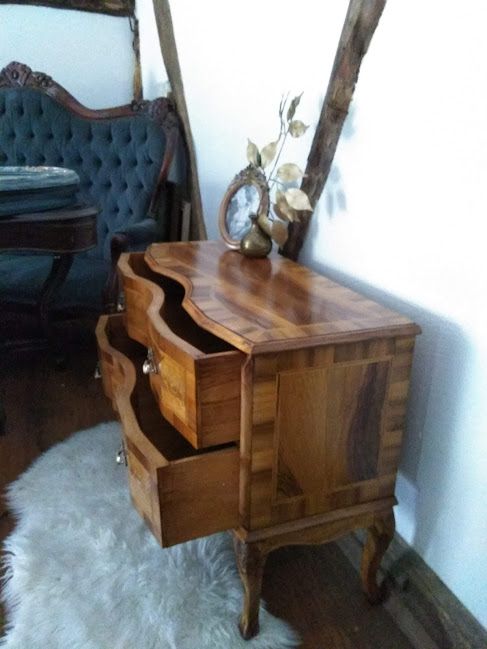 Comoda antica stil barock-lemn de nuc cu intarsii