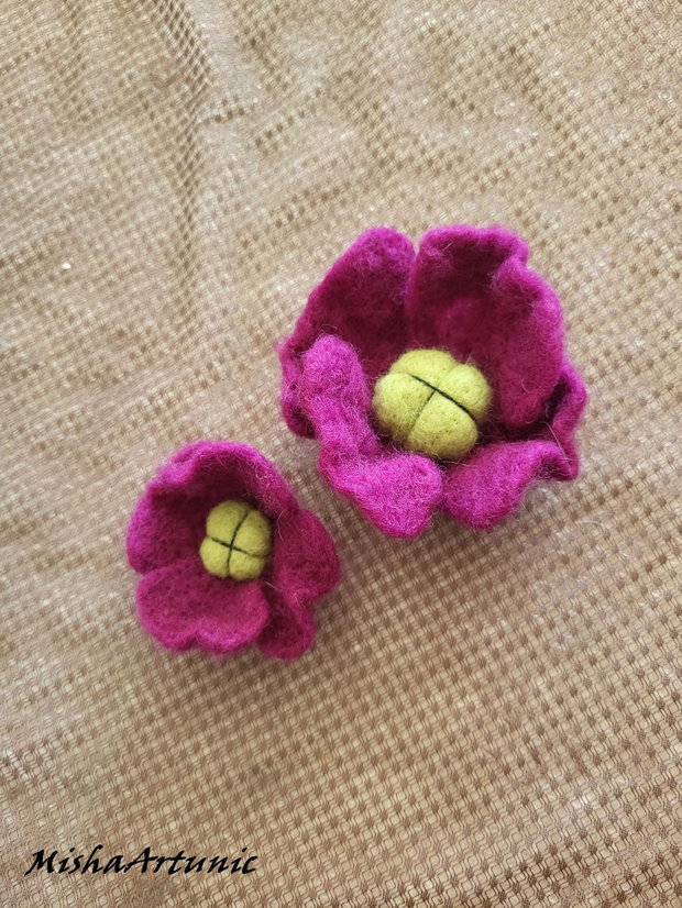 Brosa floare impaslita