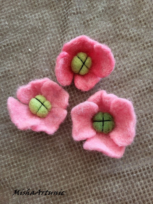 Brosa floare impaslita