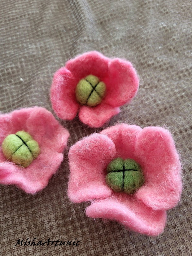 Brosa floare impaslita
