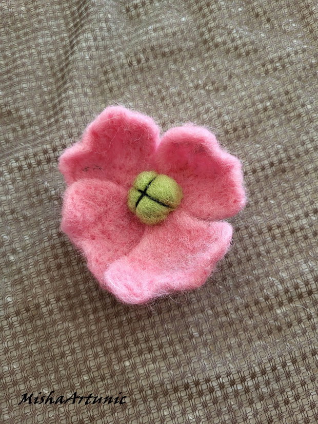 Brosa floare impaslita
