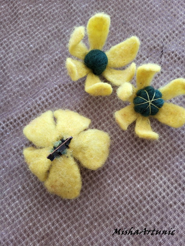 Brosa floare impaslita