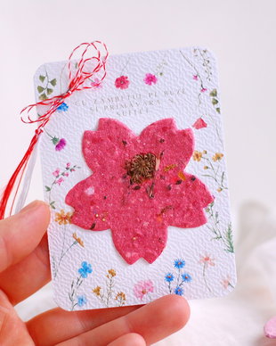 Martisor hartie plantabila - floricica cu seminte si petale de flori