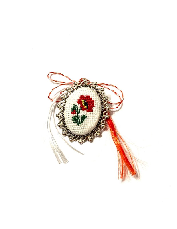Brosa - martisor cu broderie manuala
