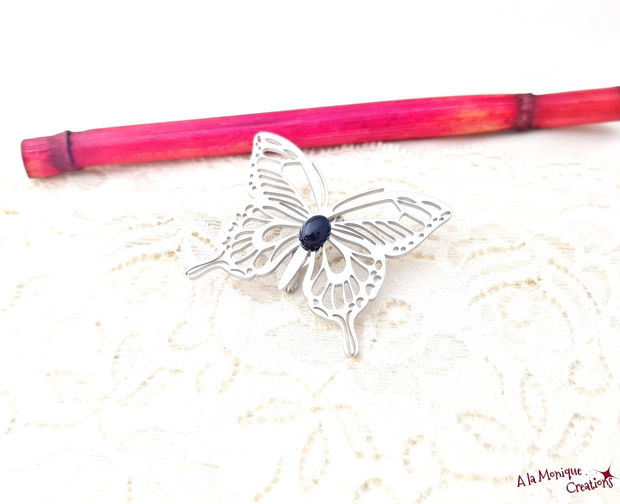 Brosa fluture cu onix