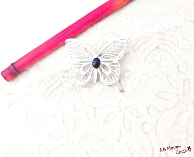 Brosa fluture cu onix
