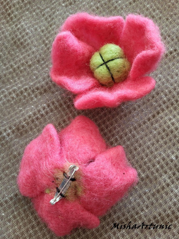Brosa floare impaslita