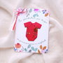 Martisor hartie plantabila - hainuta bebe cu seminte si petale de flori