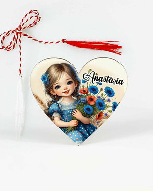 Martisor cu nume, fetita cu flori albastre